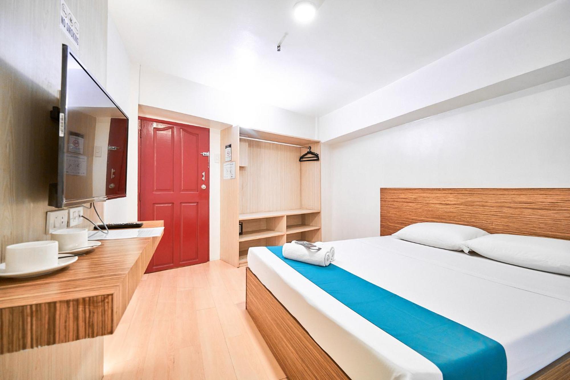 Circuit Hostel Makati City Exterior photo