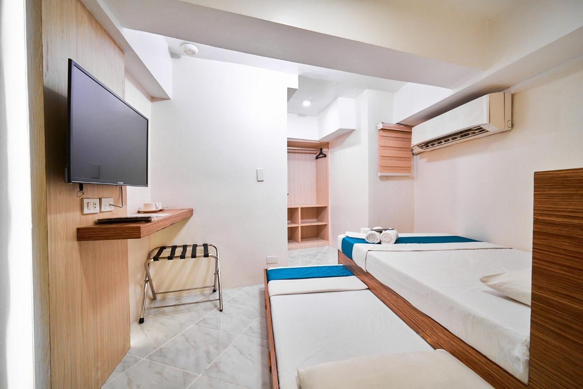 Circuit Hostel Makati City Exterior photo